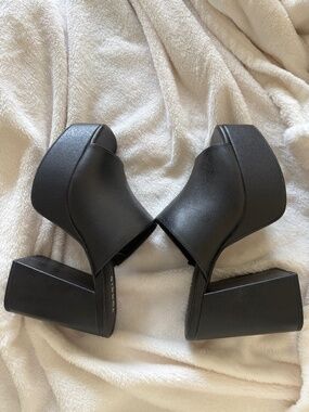 Torrid 9.5 Wide Black Mules Chunky Hee